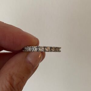 Bijouterie Gonin classic round stone eternity band